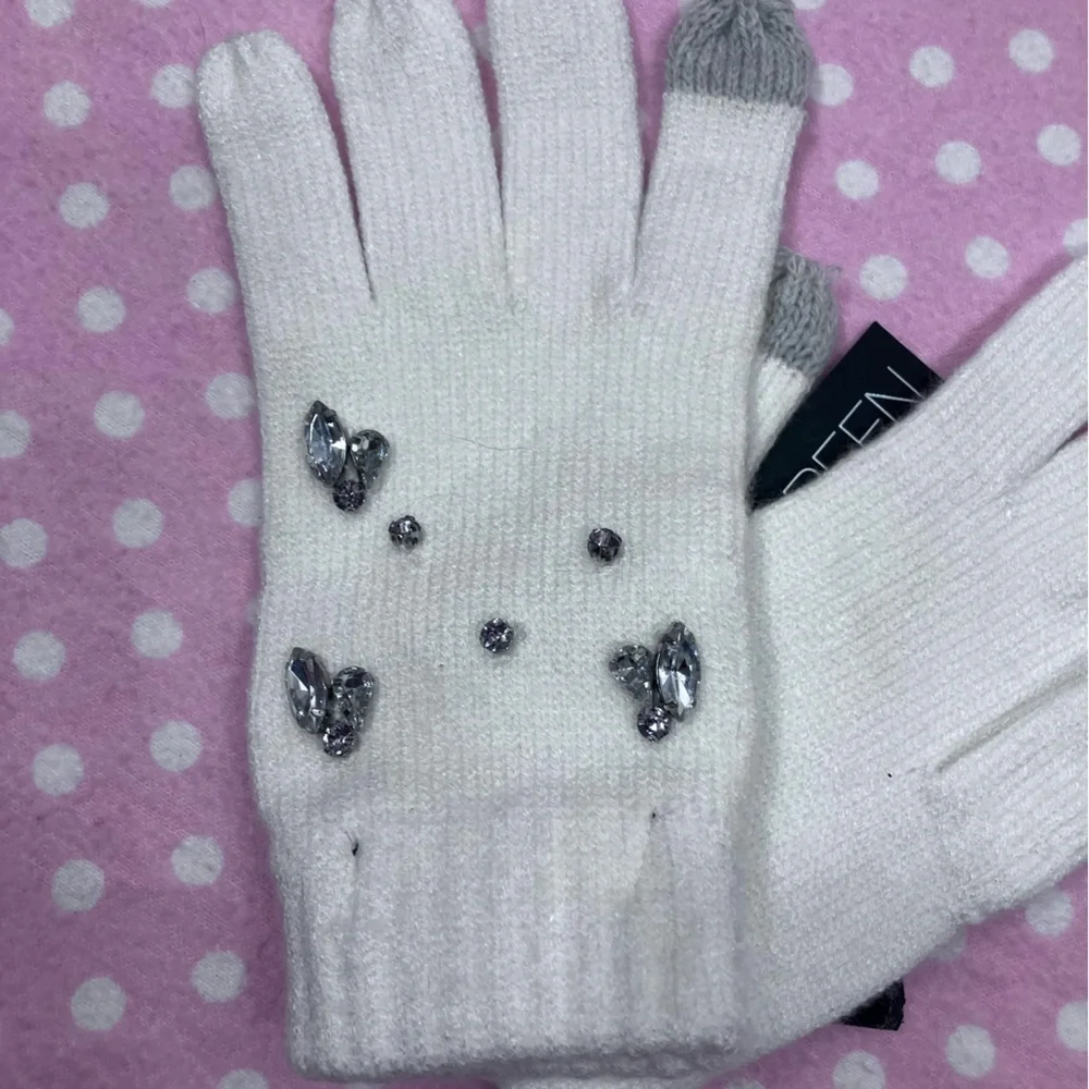 INC International Touch Screen Ivory Gloves Gem Details